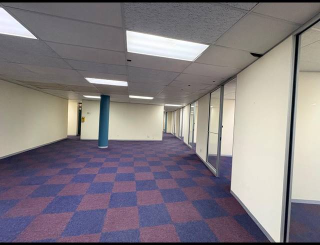 1,120M² OFFICE TO LET IN VORNA VALLEY
